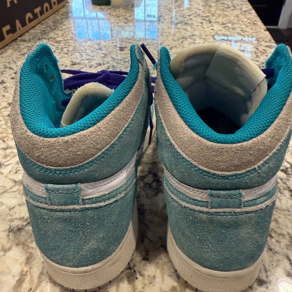 Jordan 1 high Turbo Green Grade School 6.5 - Picture 4 of 6